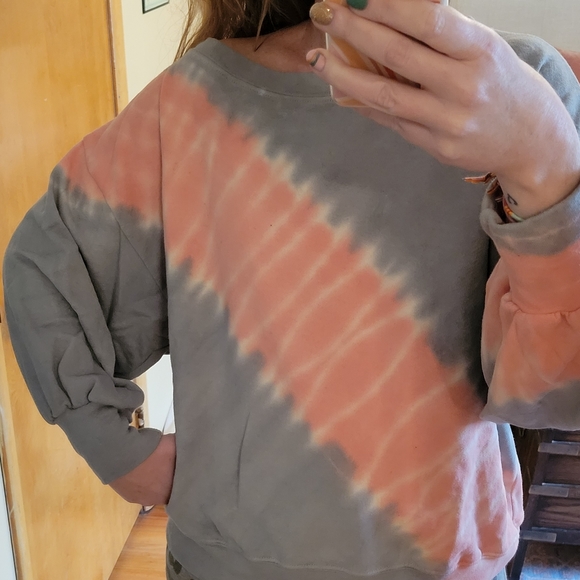 Tye dye off the shoulder sweatshirt - Picture 9 of 10